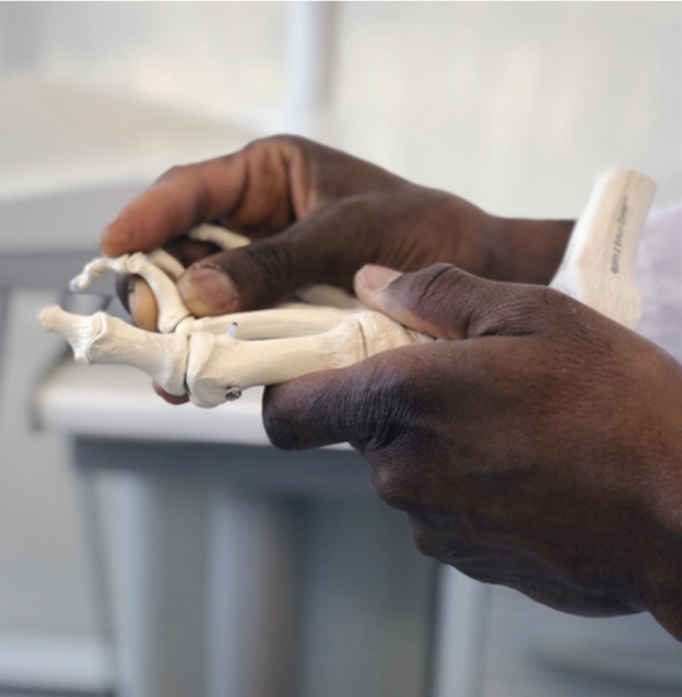 Doctor discussing with a patient while holding an orthosis
