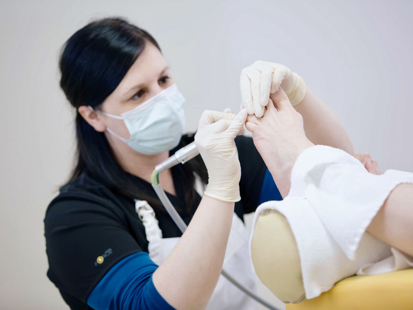 Soins du pied administrés par une infirmière